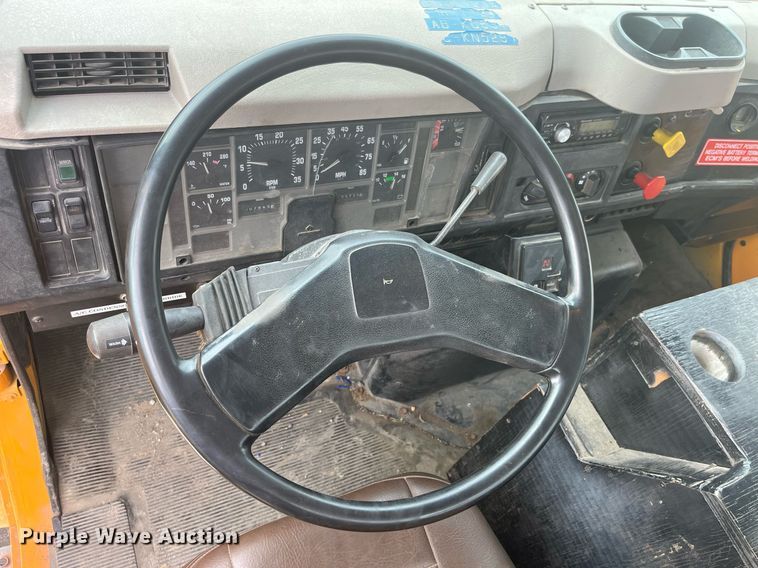 image for item LA9888 2000 International 4900  flatbed truck