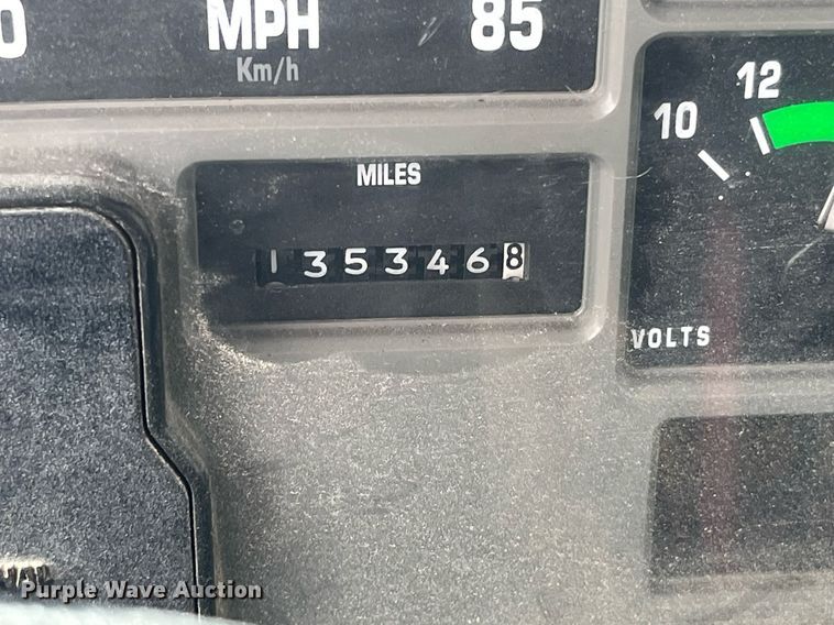 image for item LA9888 2000 International 4900  flatbed truck