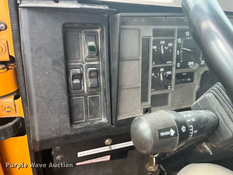 image for item LA9888 2000 International 4900  flatbed truck