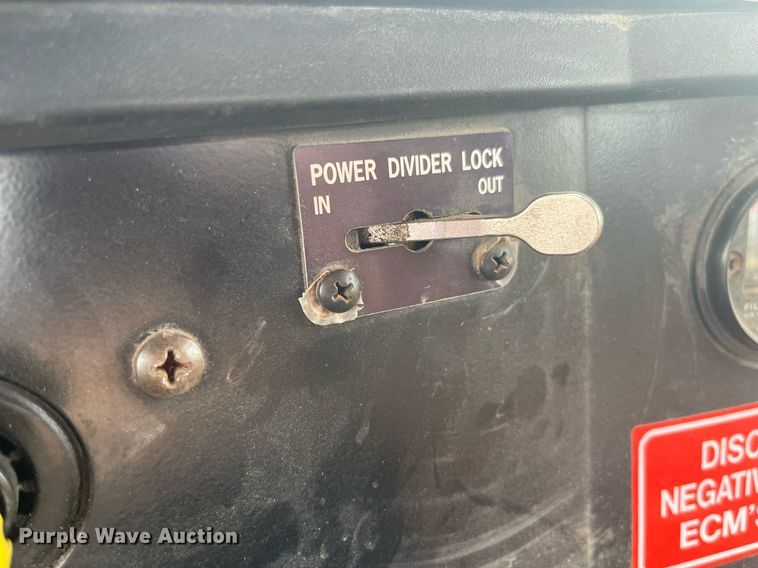 image for item LA9888 2000 International 4900  flatbed truck