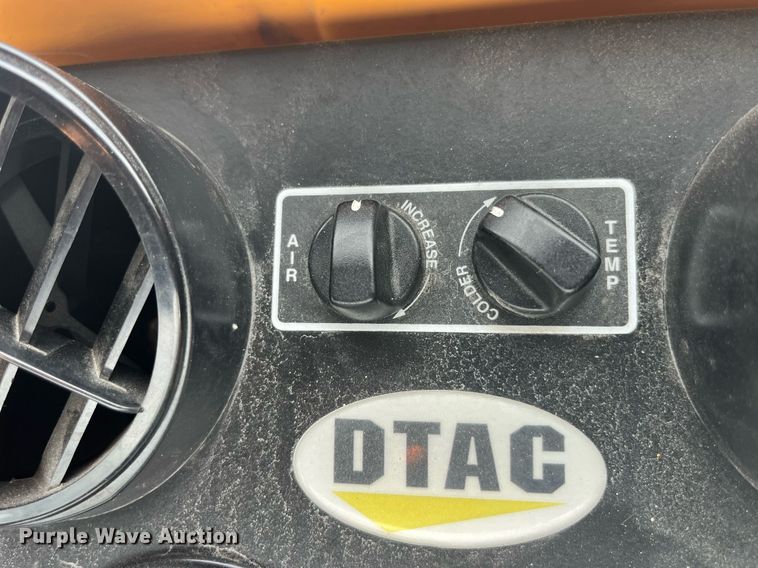 image for item LA9888 2000 International 4900  flatbed truck