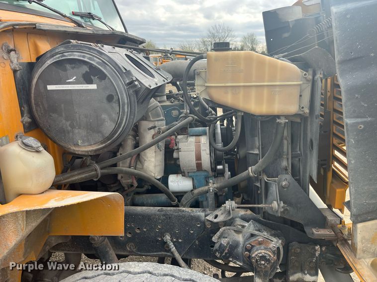 image for item LA9888 2000 International 4900  flatbed truck