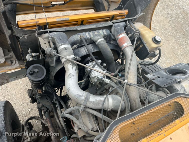 image for item LA9888 2000 International 4900  flatbed truck