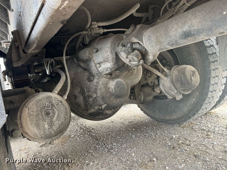 image for item LA9888 2000 International 4900  flatbed truck