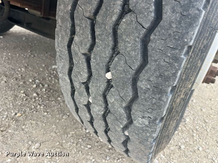 image for item LA9888 2000 International 4900  flatbed truck