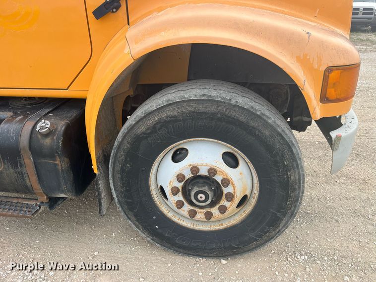 image for item LA9888 2000 International 4900  flatbed truck