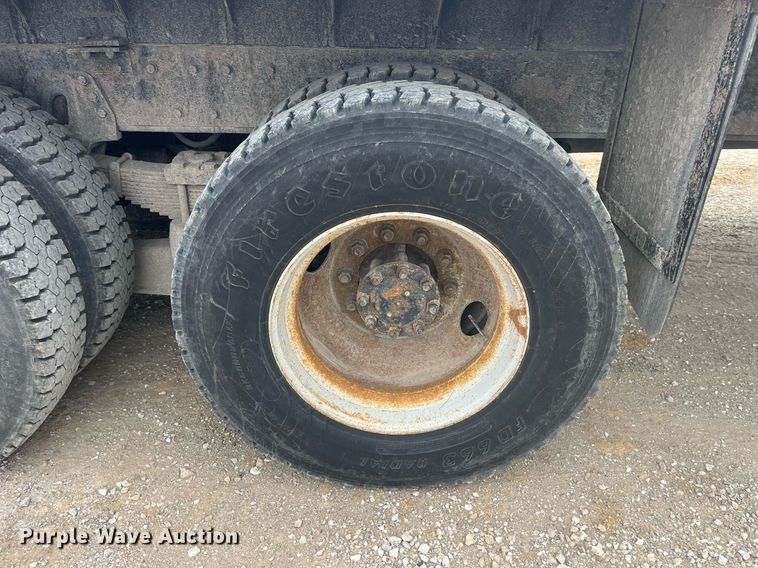 image for item LA9888 2000 International 4900  flatbed truck