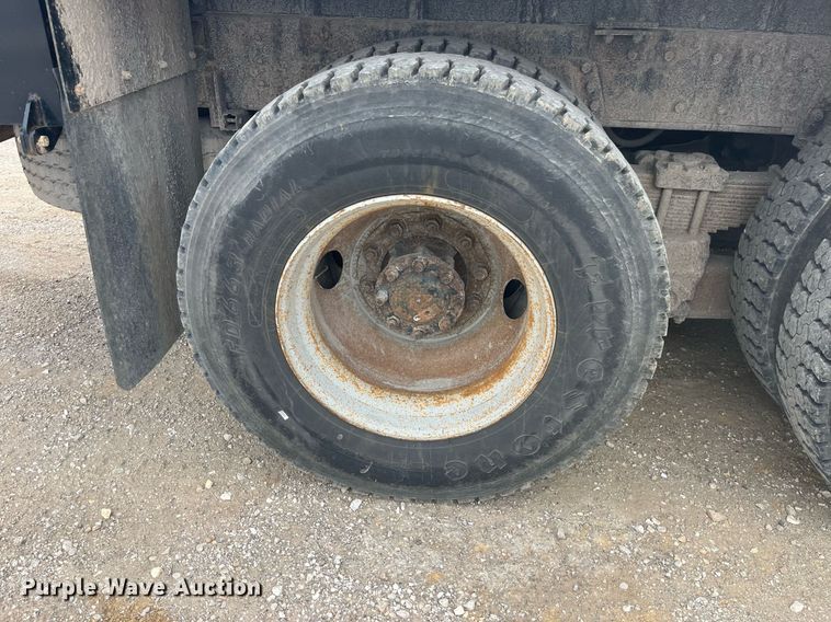 image for item LA9888 2000 International 4900  flatbed truck