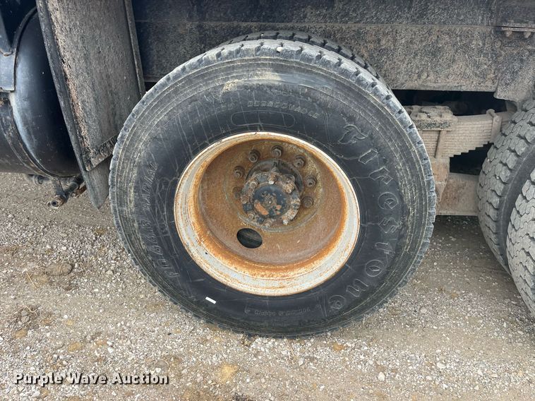 image for item LA9888 2000 International 4900  flatbed truck