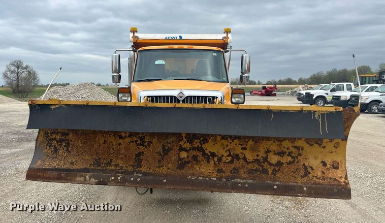 image for item LA9889 2006 International 7400  dump truck