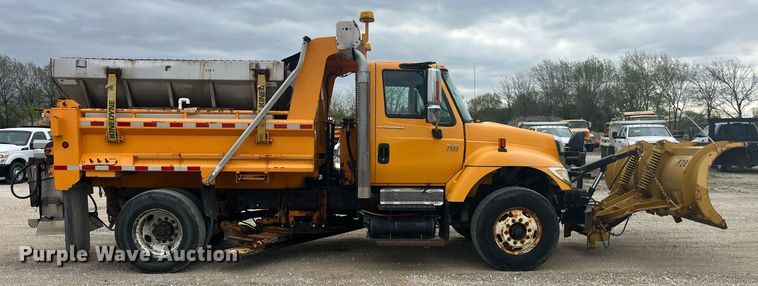 image for item LA9889 2006 International 7400  dump truck