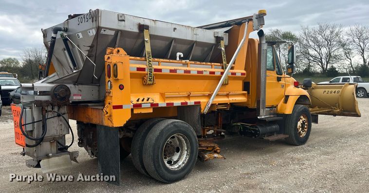 image for item LA9889 2006 International 7400  dump truck