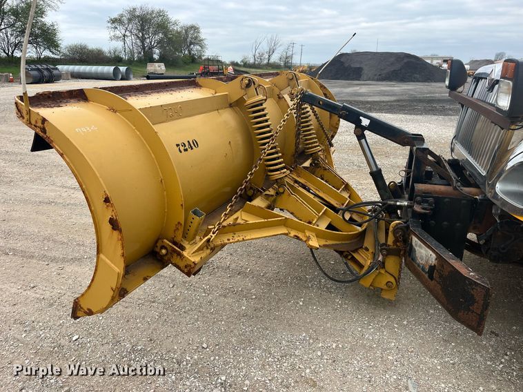 image for item LA9889 2006 International 7400  dump truck