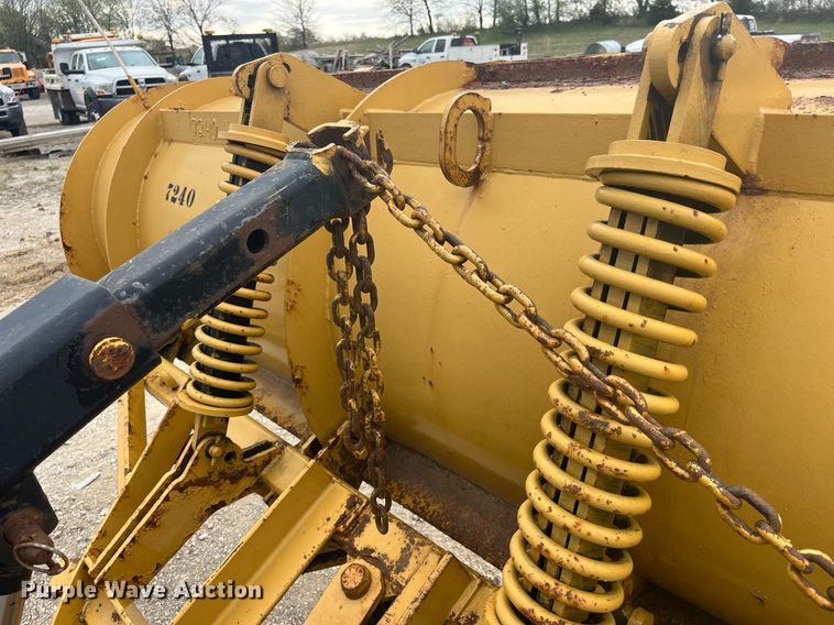 image for item LA9889 2006 International 7400  dump truck