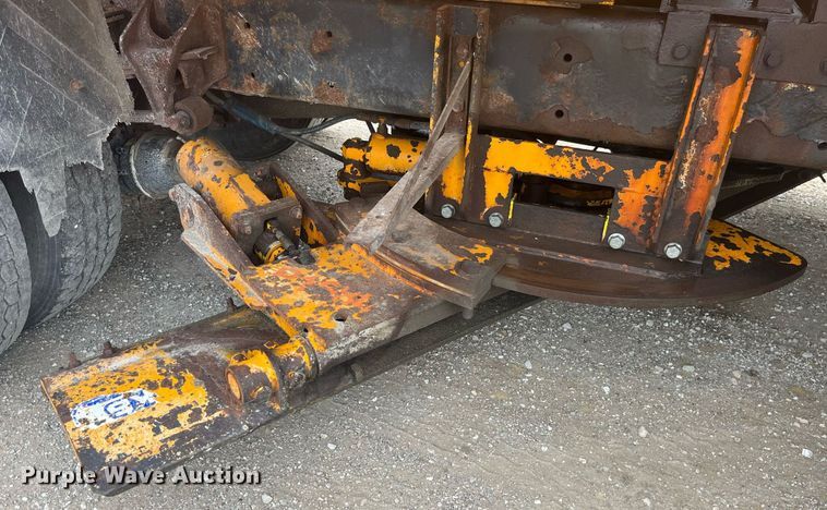 image for item LA9889 2006 International 7400  dump truck