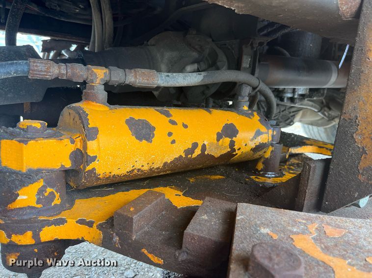 image for item LA9889 2006 International 7400  dump truck