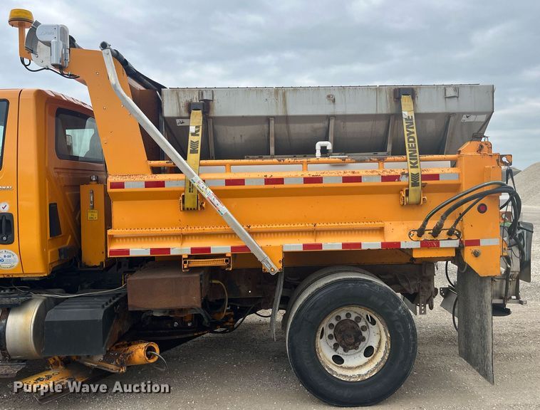 image for item LA9889 2006 International 7400  dump truck