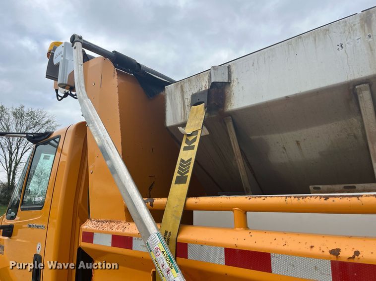 image for item LA9889 2006 International 7400  dump truck