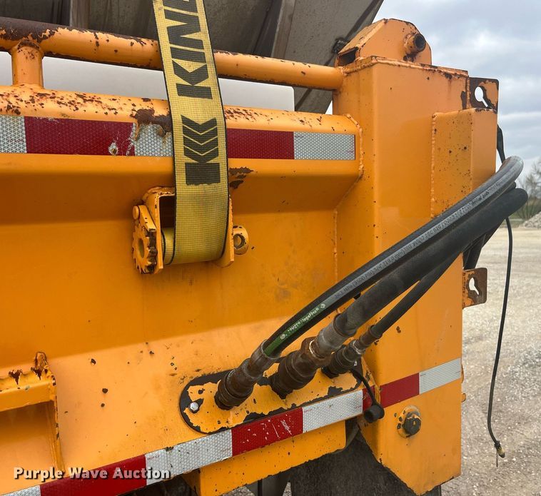 image for item LA9889 2006 International 7400  dump truck