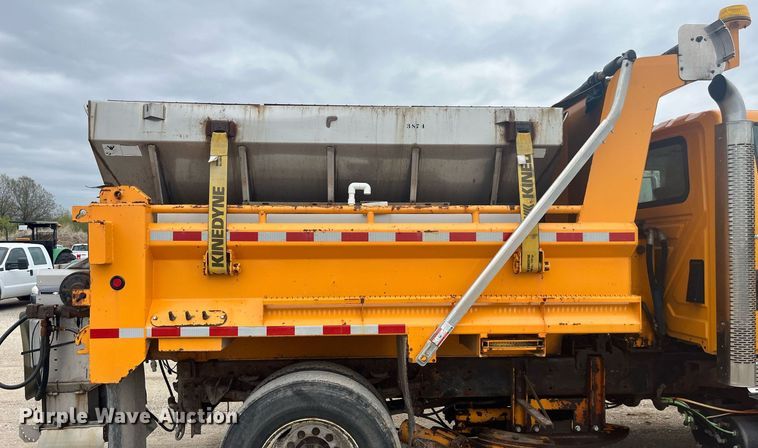 image for item LA9889 2006 International 7400  dump truck