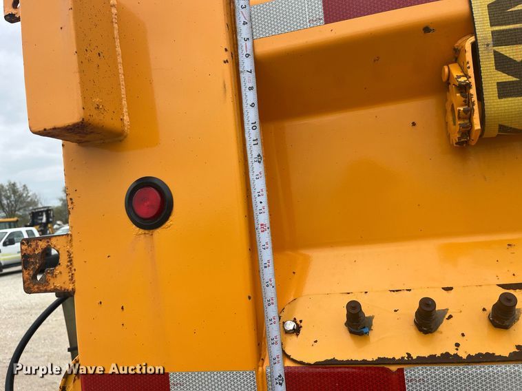 image for item LA9889 2006 International 7400  dump truck