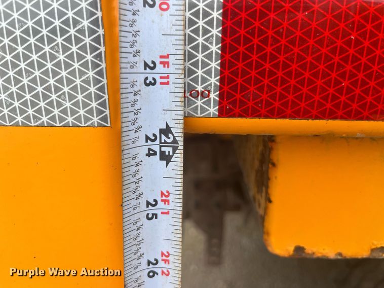 image for item LA9889 2006 International 7400  dump truck