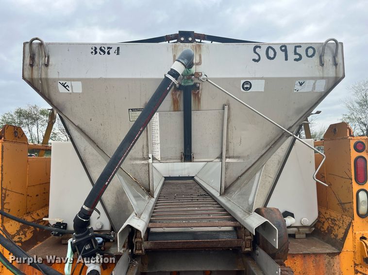 image for item LA9889 2006 International 7400  dump truck