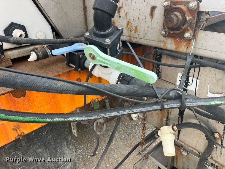 image for item LA9889 2006 International 7400  dump truck