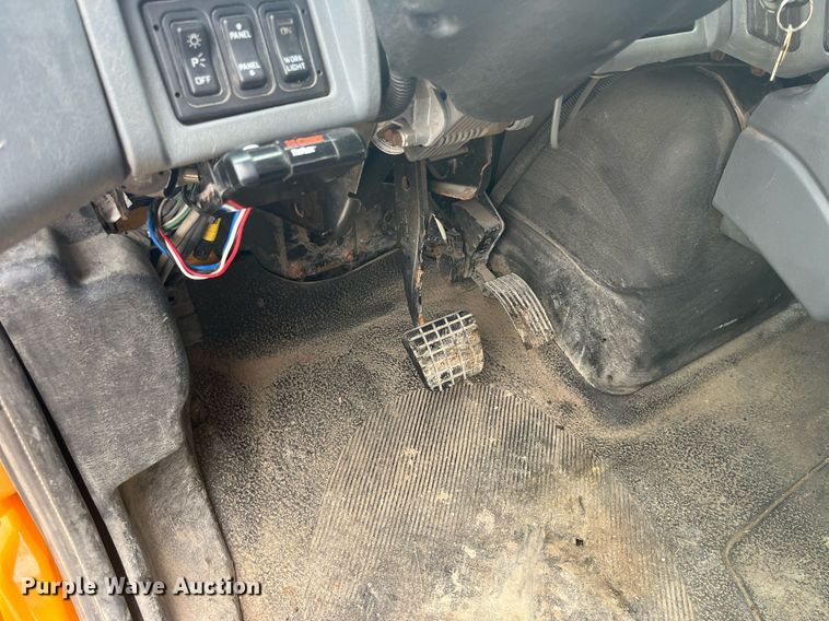 image for item LA9889 2006 International 7400  dump truck