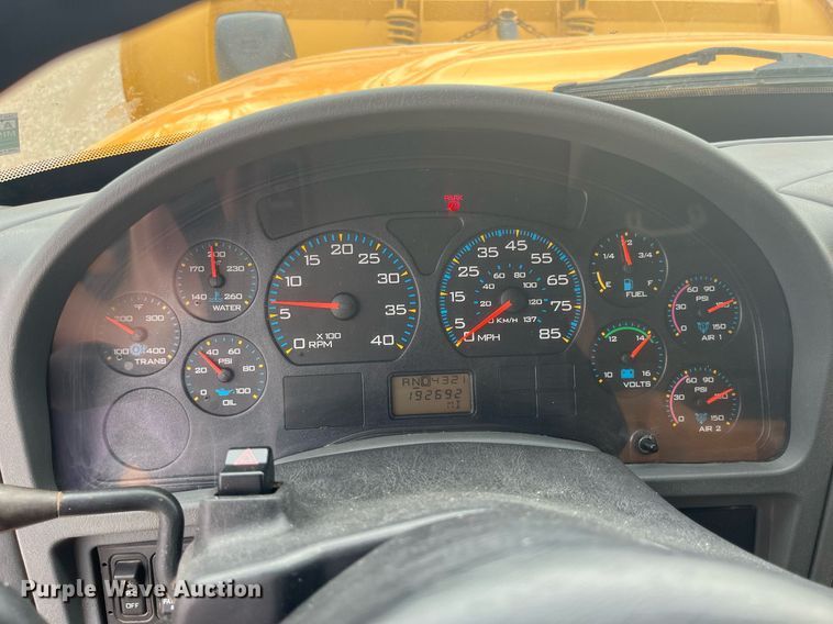 image for item LA9889 2006 International 7400  dump truck