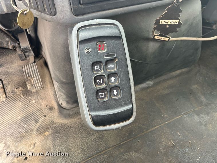 image for item LA9889 2006 International 7400  dump truck