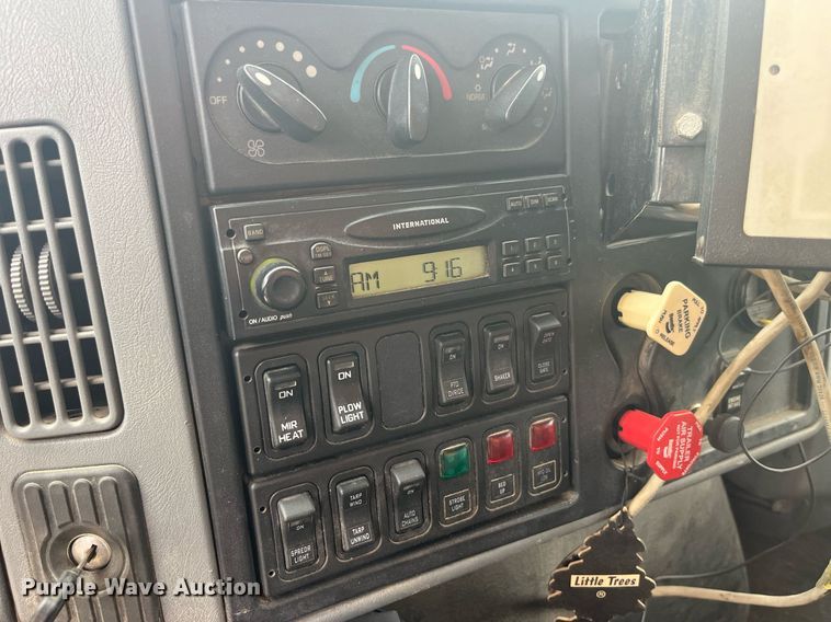 image for item LA9889 2006 International 7400  dump truck