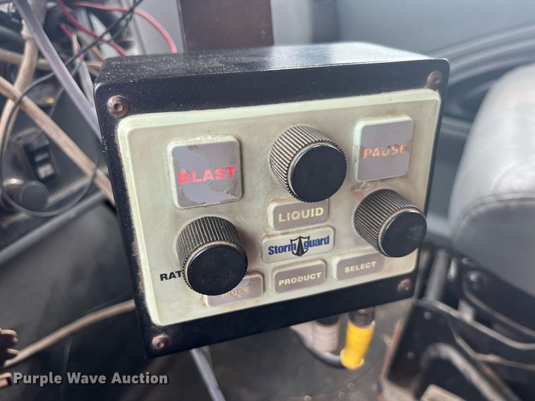 image for item LA9889 2006 International 7400  dump truck