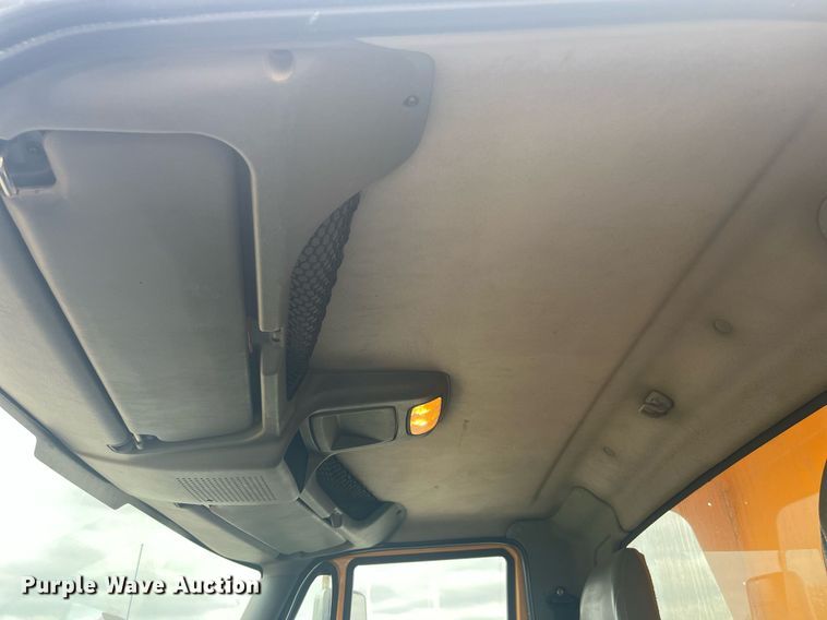 image for item LA9889 2006 International 7400  dump truck