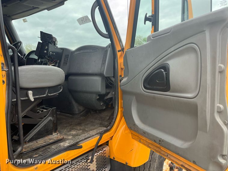 image for item LA9889 2006 International 7400  dump truck