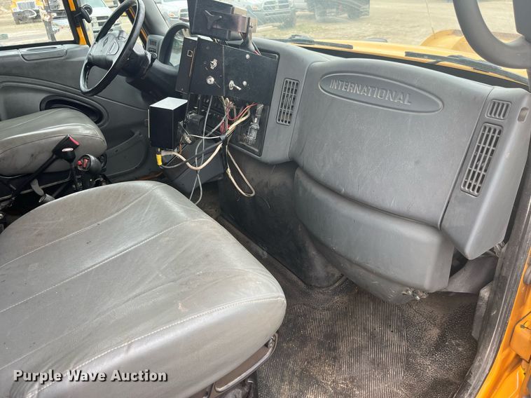 image for item LA9889 2006 International 7400  dump truck