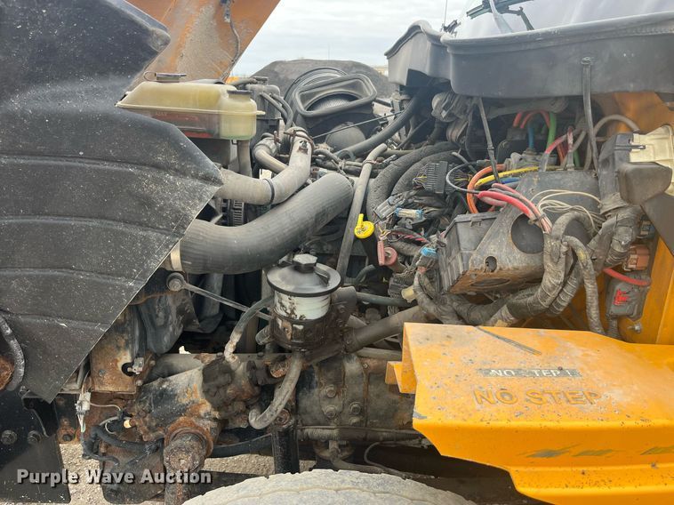 image for item LA9889 2006 International 7400  dump truck