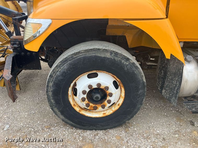 image for item LA9889 2006 International 7400  dump truck