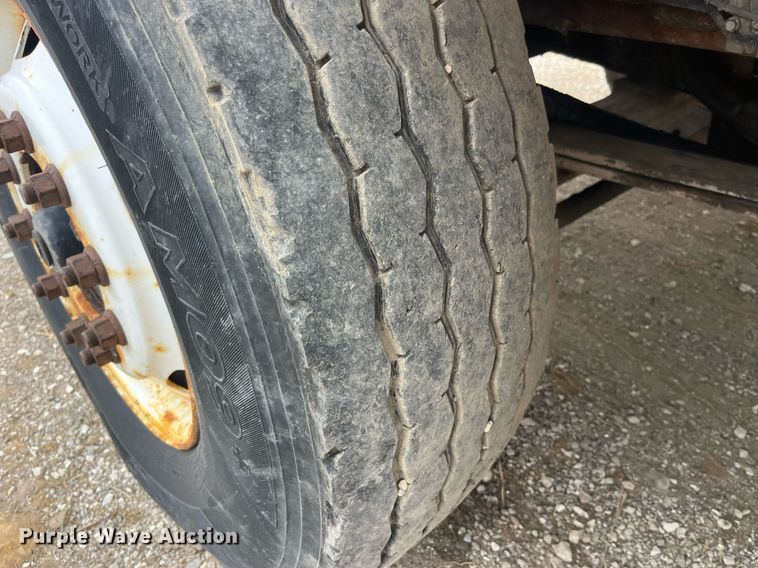 image for item LA9889 2006 International 7400  dump truck