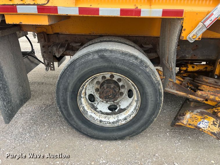 image for item LA9889 2006 International 7400  dump truck