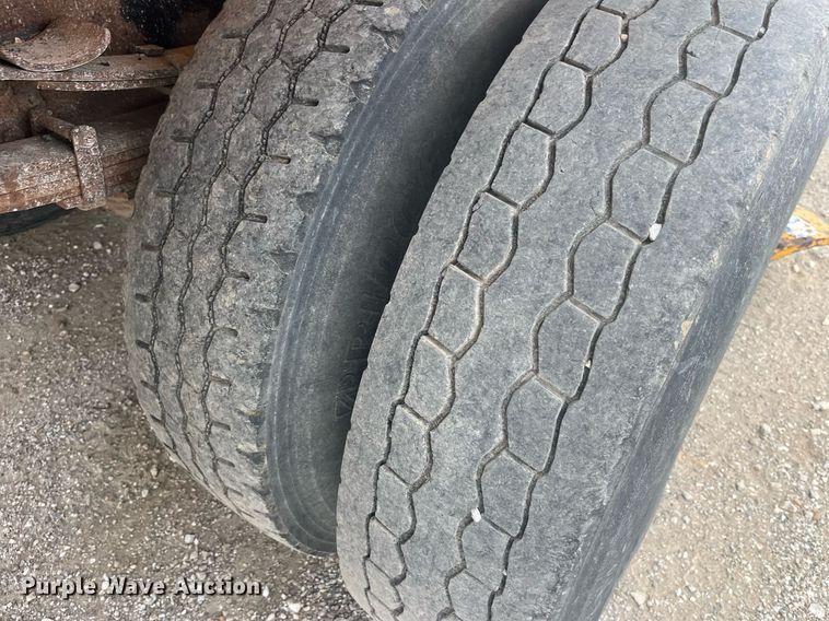 image for item LA9889 2006 International 7400  dump truck