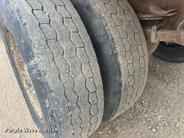 image for item LA9889 2006 International 7400  dump truck