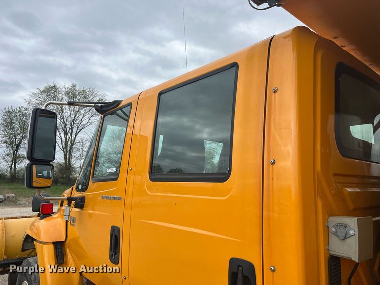 image for item LA9891 2005 International 7400  dump truck