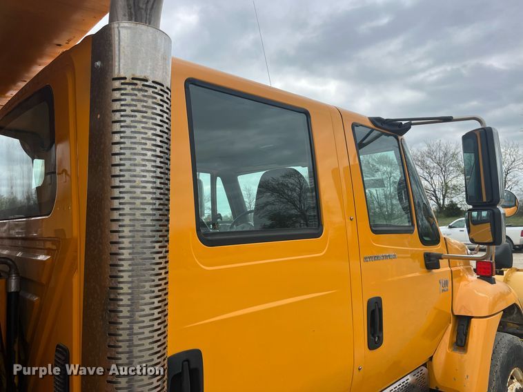 image for item LA9891 2005 International 7400  dump truck