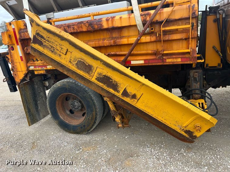 image for item LA9891 2005 International 7400  dump truck