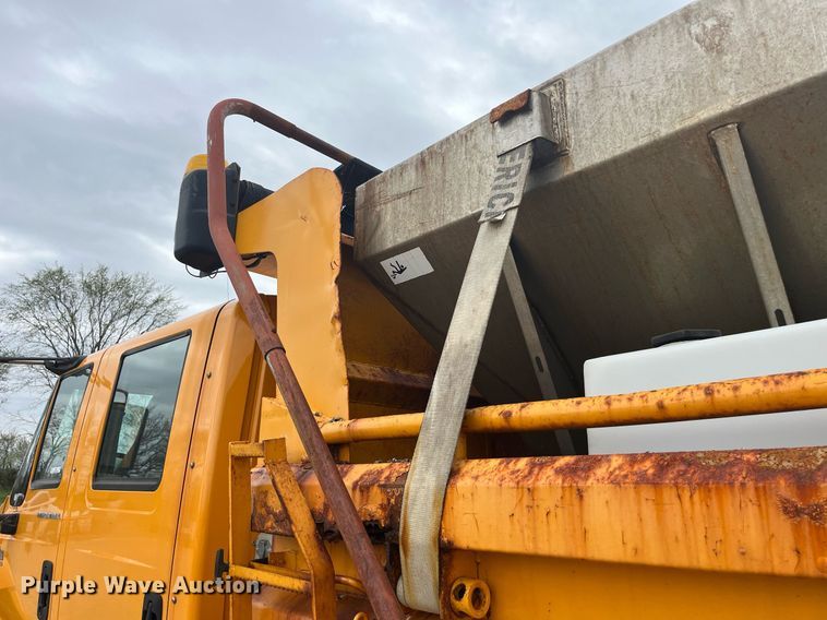 image for item LA9891 2005 International 7400  dump truck