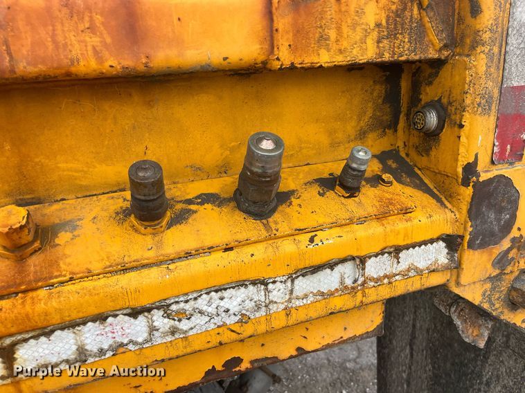 image for item LA9891 2005 International 7400  dump truck