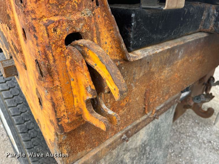 image for item LA9891 2005 International 7400  dump truck