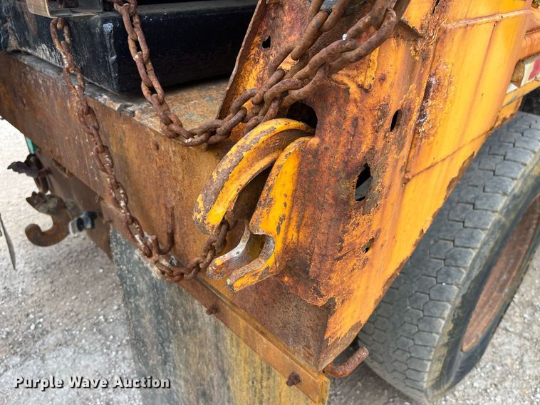 image for item LA9891 2005 International 7400  dump truck