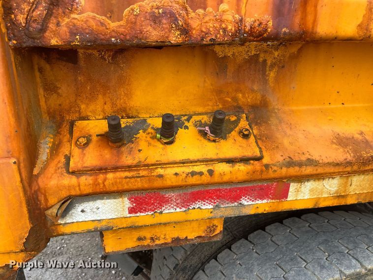 image for item LA9891 2005 International 7400  dump truck